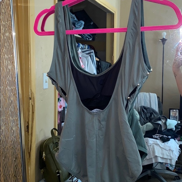 Swimsuit - Picture 3 of 4